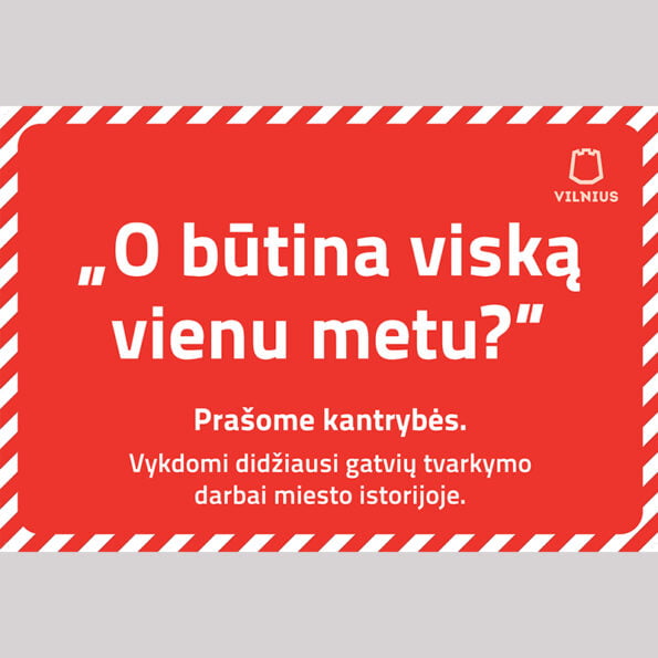 Informacinės lentelės su priklijuotu lipduku (gatvių tvarkymo darbai)